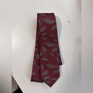 Elegant Burgundy Feather Pattern Tie NWT